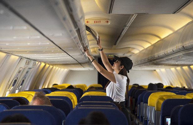 Стюардесса назвала самую раздражающую привычку пассажиров в полетах